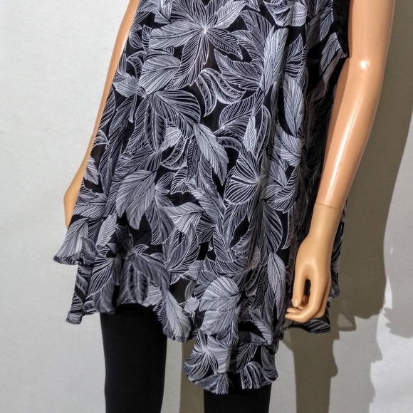 Lane Bryan: V-neck Leaf Print Layered Flowy Top - Picture 5 of 8